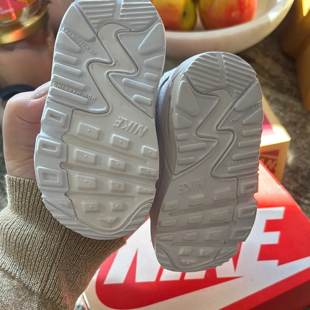 NEW Nike Air Max - Size 4 toddler - Picture 3 of 5
